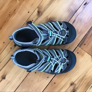 Keen sandal size 5 big kids